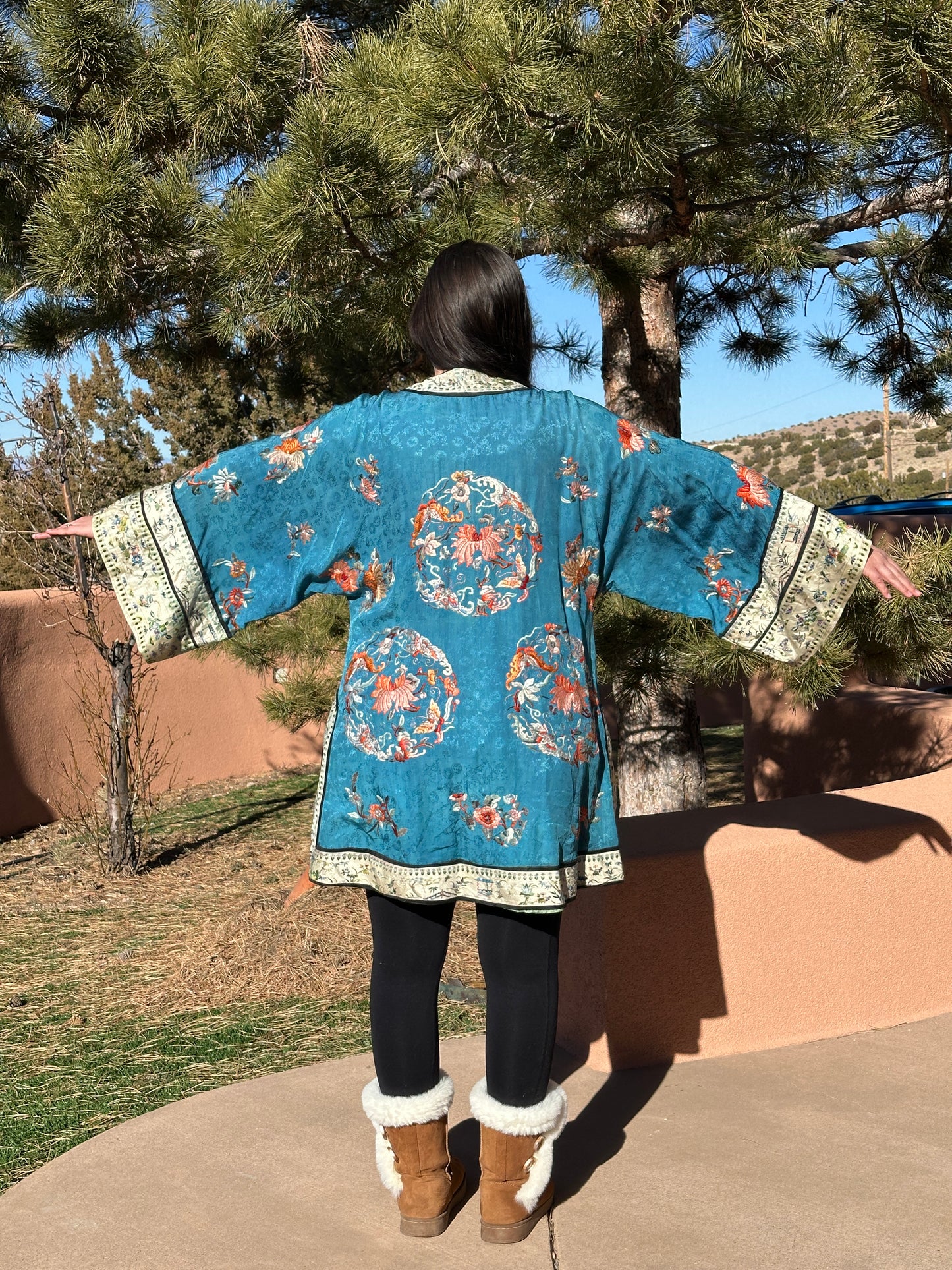 Antique Chinese Silk Embroidered Woman’s Turquoise Coat Robe Late Qing 古董中国丝绸刺绣女式绿松石色大褂 晚清