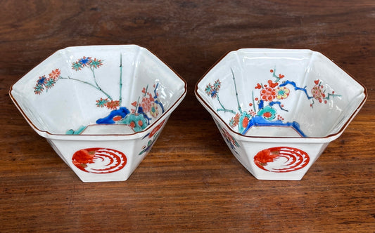 Antique Japanese Pair Kakiemon Porcelain Hexagonal Bowls Edo 17th c Imari Arita